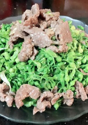 Hình của món Hoa thiên lý xào bò.