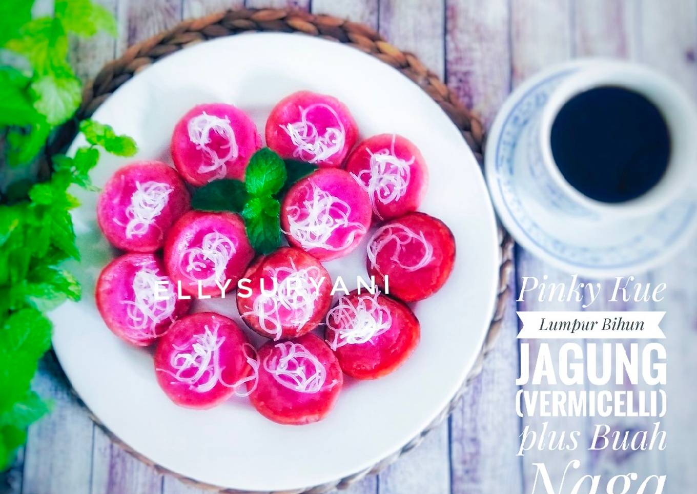 Pinky Kue Lumpur Bihun Jagung (Vermicelli) plus Buah Naga