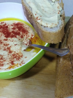 Una foto de Hummus rápido