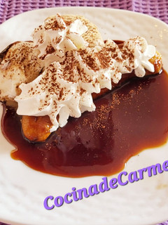 Foto principal de Plátano al caramelo con helado y nata