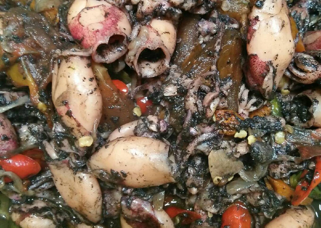 Sotong pedas dengan sos hitam