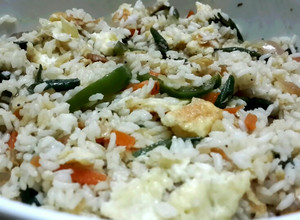 A picture of Stir fried egg and mixed veg fried rice.