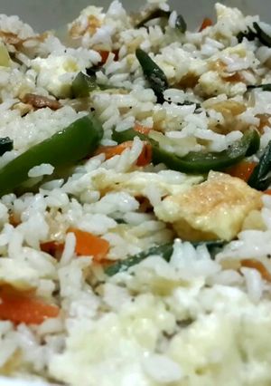 A picture of Stir fried egg and mixed veg fried rice.