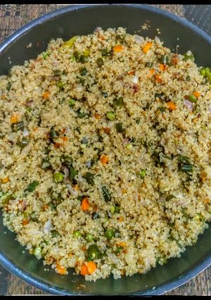 கீன்வா காய்கறிகள் உப்புமா(quinoa veg upma recipe in tamil) செய்முறை முக்கிய புகைப்படம்