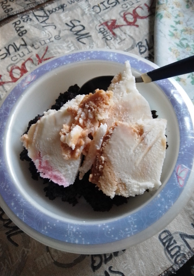 Una foto de Postre de limón, Algarroba y Helado