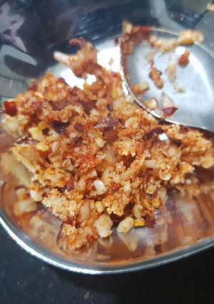 A picture of Peanut garlic chilli chutney.