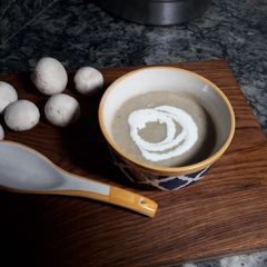 Mushroom soup A picture of Mushroom soup.