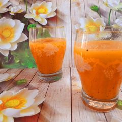 A picture of Orange apple juice.