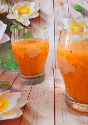 A picture of Orange apple juice.