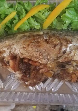 Una foto de Pescado horneado, relleno con camarones