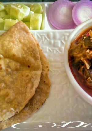 A picture of Warli style mutton curry.