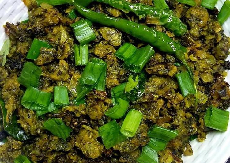 Simple Way to Prepare Super Quick Homemade Alu vadi dry sabji / patra recipe