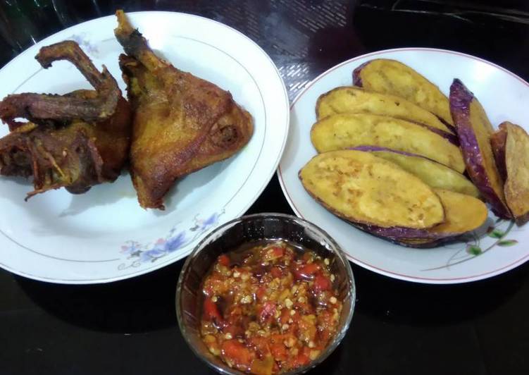 Langkah Mudah untuk Menyiapkan Bebek goreng sambel korek, Lezat Sekali