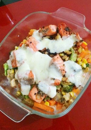 Foto resep Steam Rice with Salmon, Mozarella and Mic Veggie