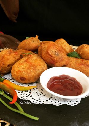 A picture of Stuffed Chilli Pepper Fritters Pakoras.