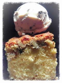 Una foto de Brownie de chocolate blanco