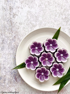 A picture of Talam Ubi Ungu (Purple Sweet Potato Steamed Cake).