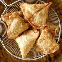 A picture of Sabzi samosa.