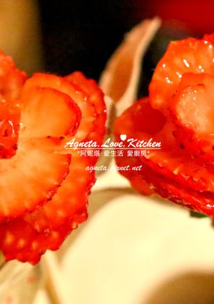 [阿妮塔♥sweet] 草莓玫瑰花。 的食譜成品照片