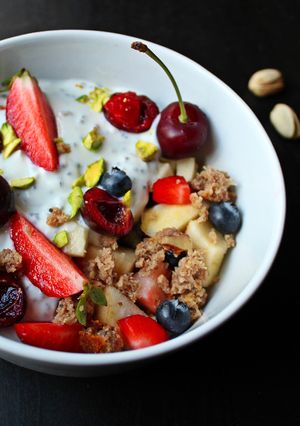 Una foto de Chía pudding con fruta de temporada