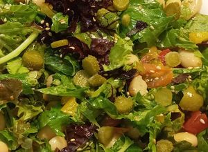 Una foto de Ensalada verde con porotos