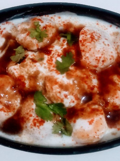 दही बड़ा (dahi vada recipe in Hindi) रेसिपी मुख्य फोटो