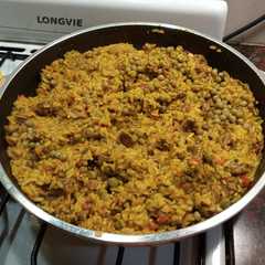 Una foto de Arroz al azafrán con carne