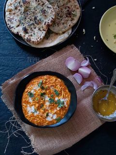 पनीर पसंदा और गार्लिक नान (Paneer pasanda aur garlic naan recipe in hindi) रेसिपी मुख्य फोटो