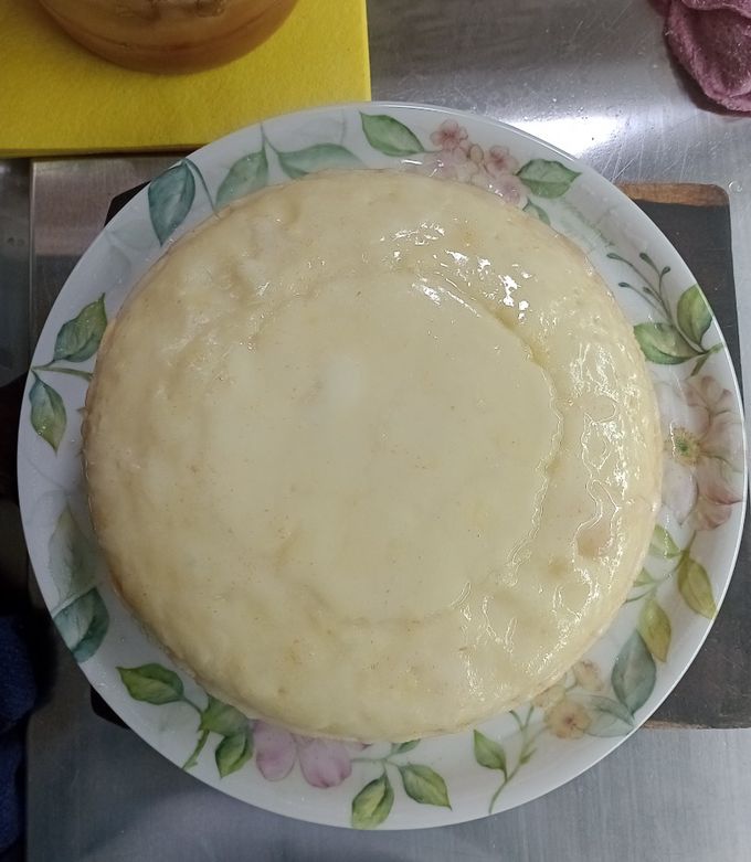 Una foto de Bizcochuelo de limón en olla Essen - Súper fácil y liviano!!! Sin manteca 🍋 con glasé!!