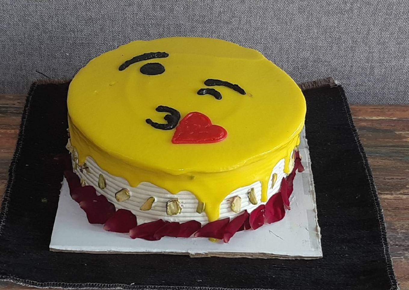 Emoji Rasmalai Cake