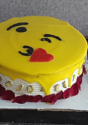 A picture of Emoji Rasmalai Cake.