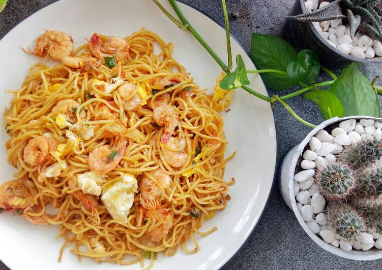 Resep Mie goreng udang  oleh Ratih Permatasari Cookpad