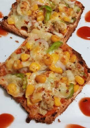 A picture of Sweet corns bread pizza 🍞🌽.