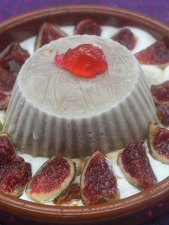 Una foto de Higos con yogurt y helado