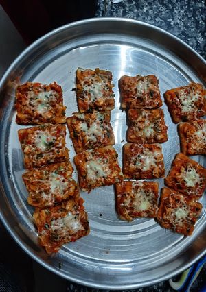 A picture of Chicken bread pizza.