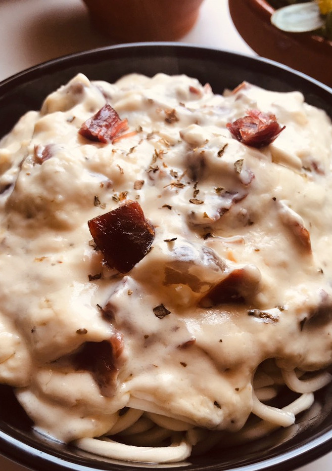 Una foto de Noodles 🍲de jamón ibérico, nata ligera y albahaca 🌿