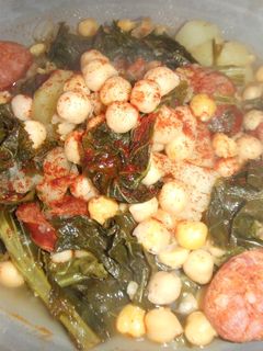 Una foto de Potaje casero de acelgas, garbanzos y chorizo colorado