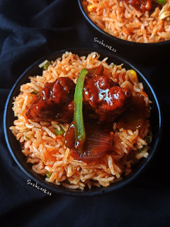 A picture of CHILLI CHICKEN and VEG FRIED RICE.