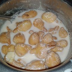 A picture of Dahi mangodi.