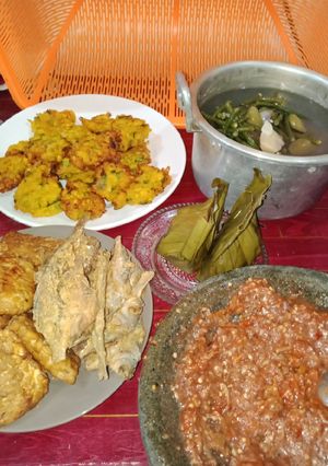 Foto resep Dah siap sayur asem sm perkedel jagg
