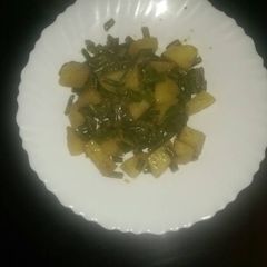 A picture of Potato and green bean salad.