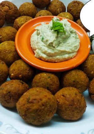 ફલાફલ અને હમસ ડીપ (Falafal Hummus Dip Recipe In Gujarati) રેસીપી મુખ્ય ફોટો