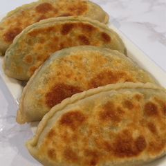 A picture of Fried Chives Pockets.