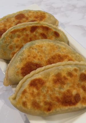 A picture of Fried Chives Pockets.