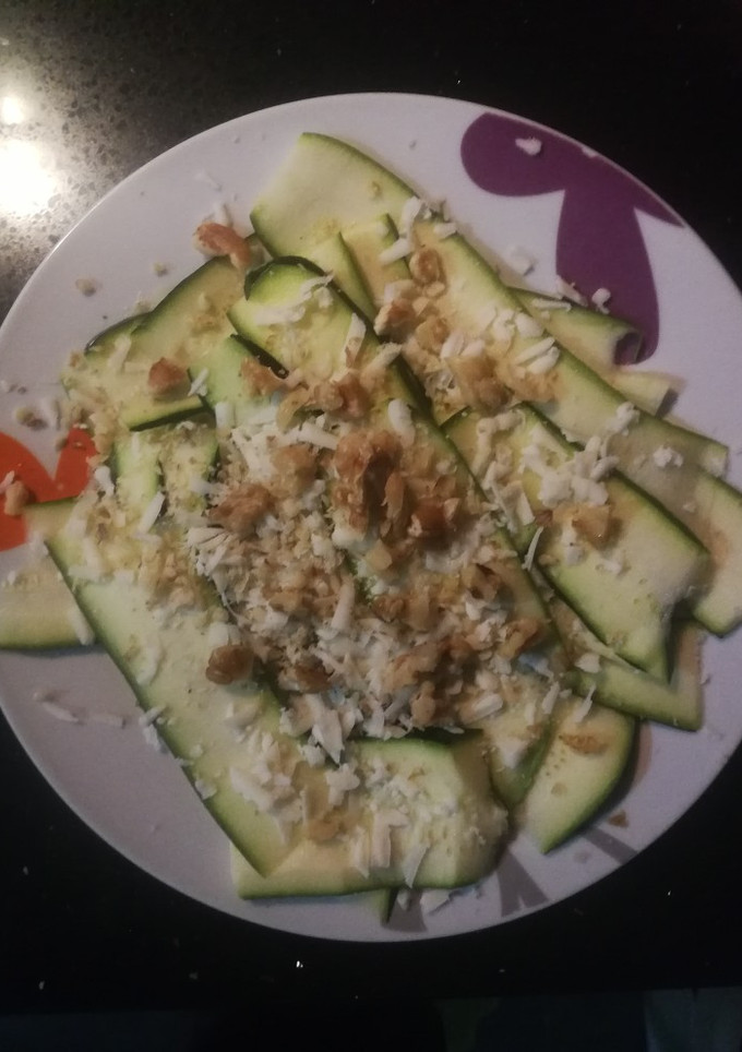 Una foto de Ensalada calabacín
