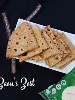 A picture of Amaranth and Wheat flour Rotis.