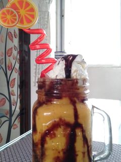 મેંગો મિલ્ક શેક (Mango Milk Shake Recipe In Gujarati) રેસીપી મુખ્ય ફોટો