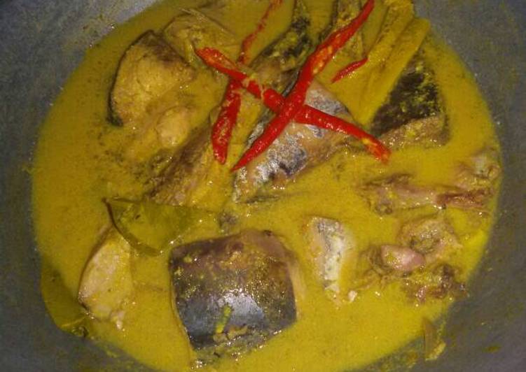 Langkah Mudah untuk memasak Ikan tongkol bumbu kuning ala RM padang Anti Gagal