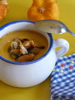 Una foto de Crema de calabaza y leche de coco