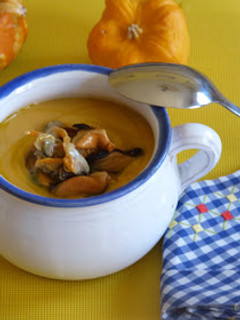 Una foto de Crema de calabaza y leche de coco
